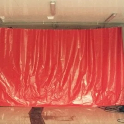 Штора красная для автомоек  из армированной ПВХ ткани, плотность  630 гр/м2
