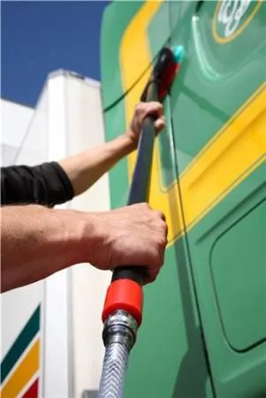 картинка Эргономичная телескопическая рукоятка с подводом воды, 160-278x3,1x3,1 см, черная, VIKAN 