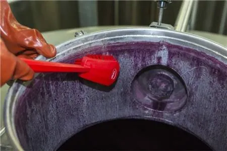 картинка Щетка для мытья с длинной ручкой, 41,5x7,5x7,5 см, жёсткая, синяя Vikan 