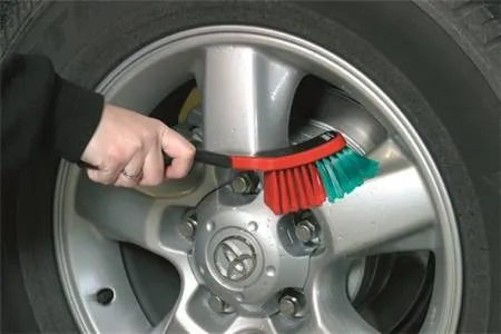 картинка Щетка для колес с мягкой щетиной, 29x7x10 см, черная, VIKAN 