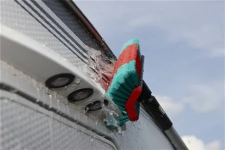 картинка Щётка для мойки фур и автобусов, с подачей воды, 28x15x9 см, мягкая, черная, VIKAN 